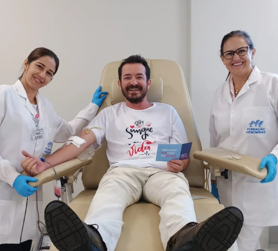 Jornalista Alex doa sangue e convida a população a fazer o mesmo 